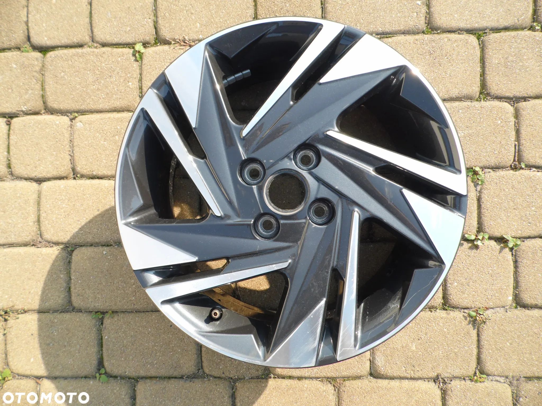 Felga 16'' 4x100 Hyundai 6x16 ET50 52910-Q0200 - 1