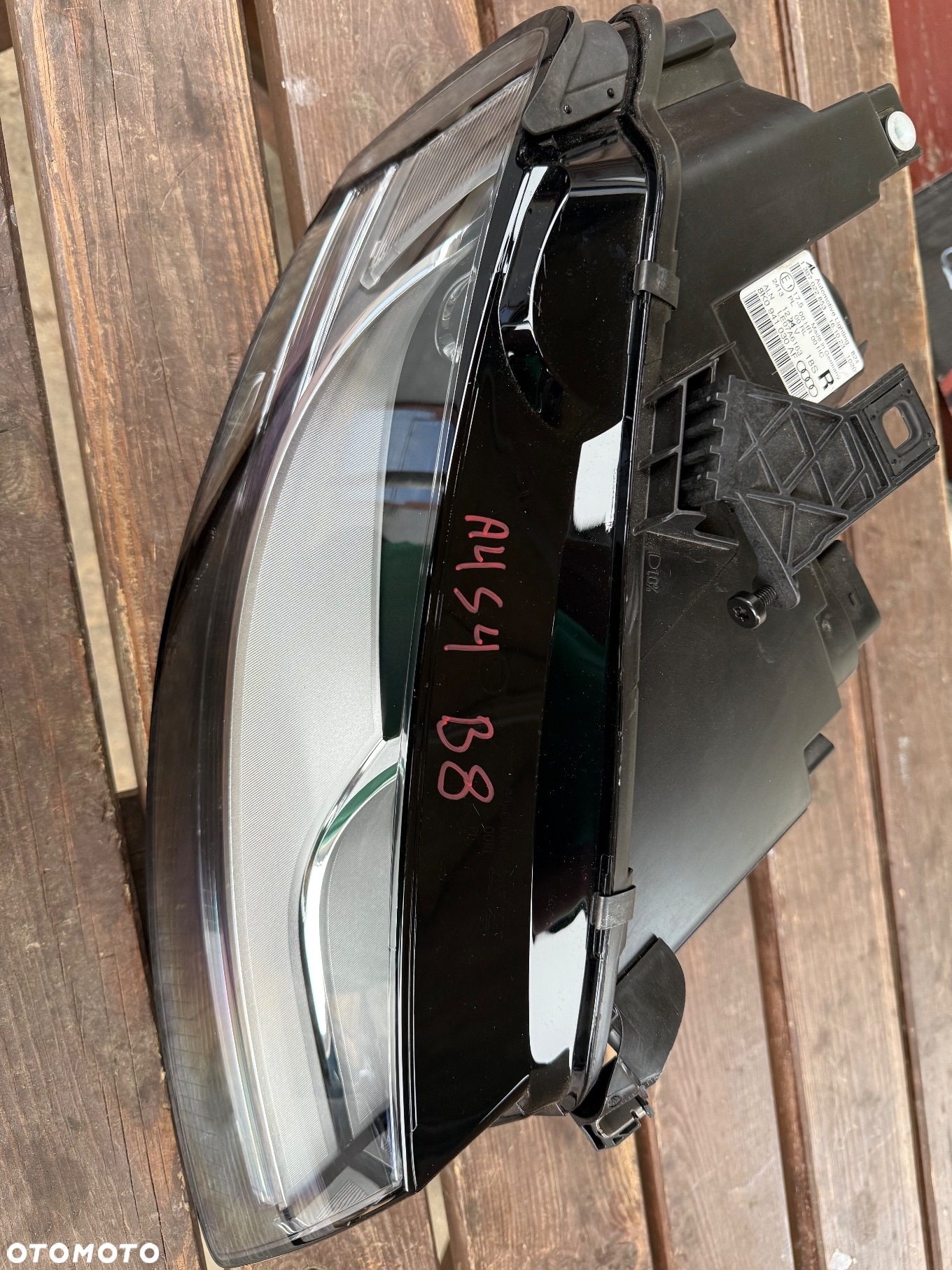 Lampa prawa przednia Audi A4 B8 - 4