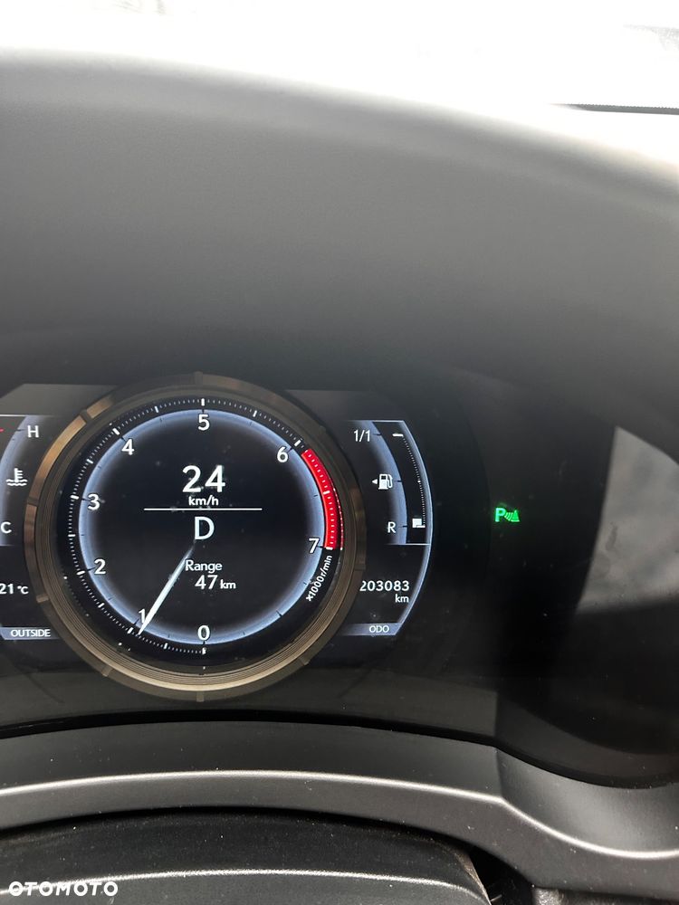 Lexus RC 200t / 300 F Sport - 8