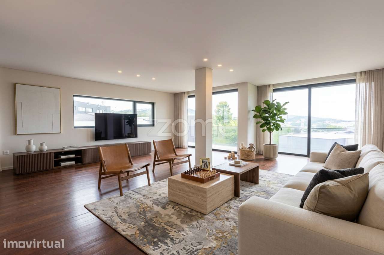 Andar Moradia T4 em Pinheiro, novo com acabamentos modernos