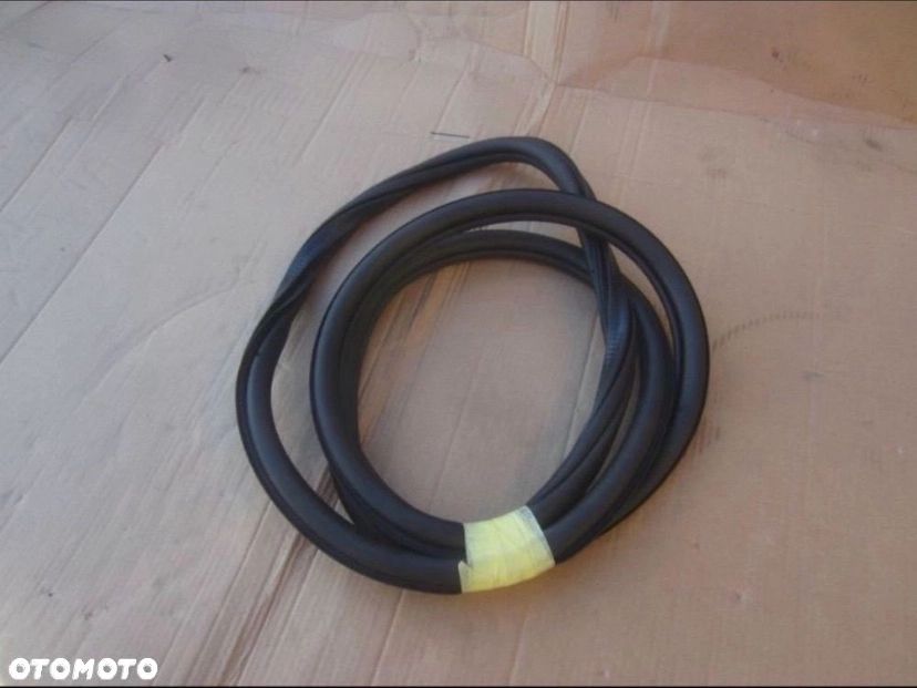 Uszczelka drzwi przód tył prawa vw t-roc