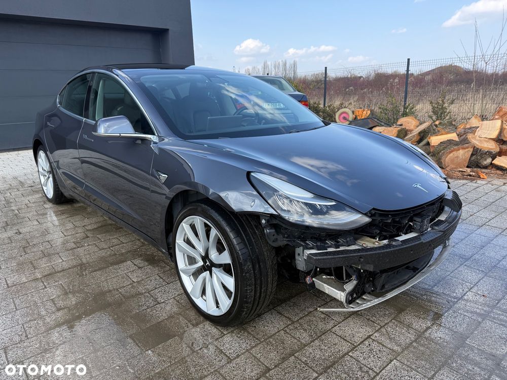 Tesla Model 3 - 3