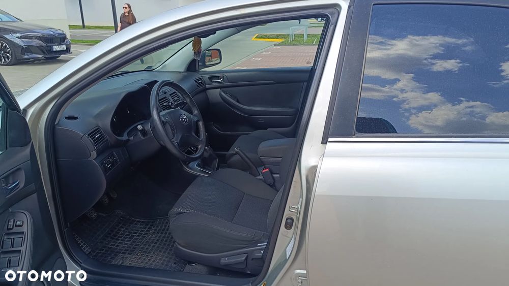Toyota Avensis 1.8 VVT-i - 8