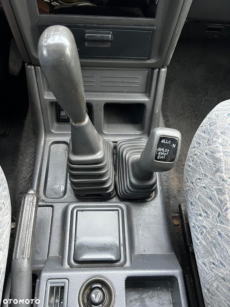 Mitsubishi Pajero - 12
