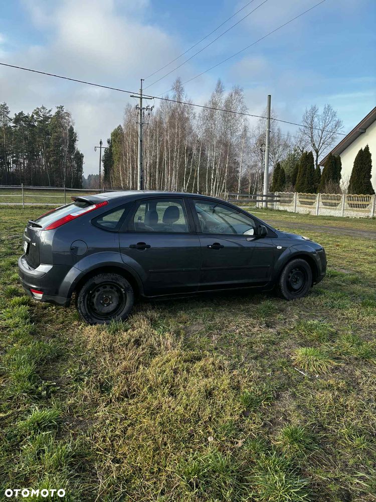 Ford Focus 1.6 Ambiente - 2