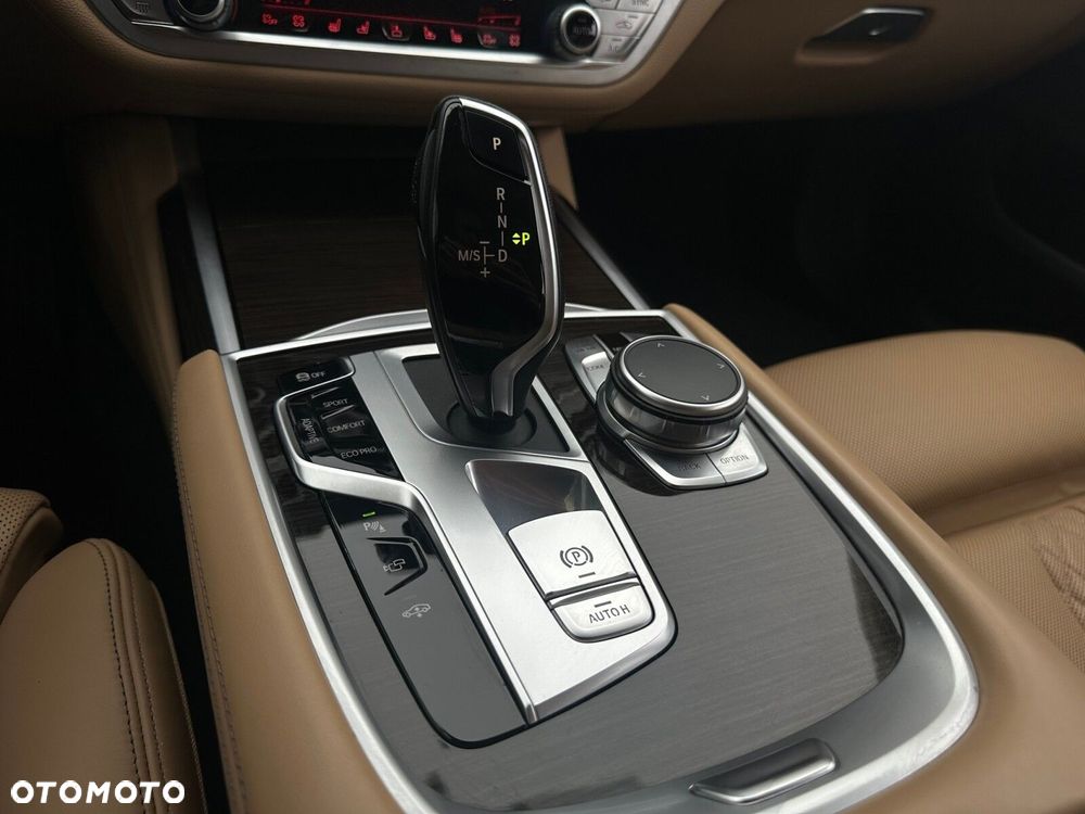 BMW Seria 7 740d xDrive - 10