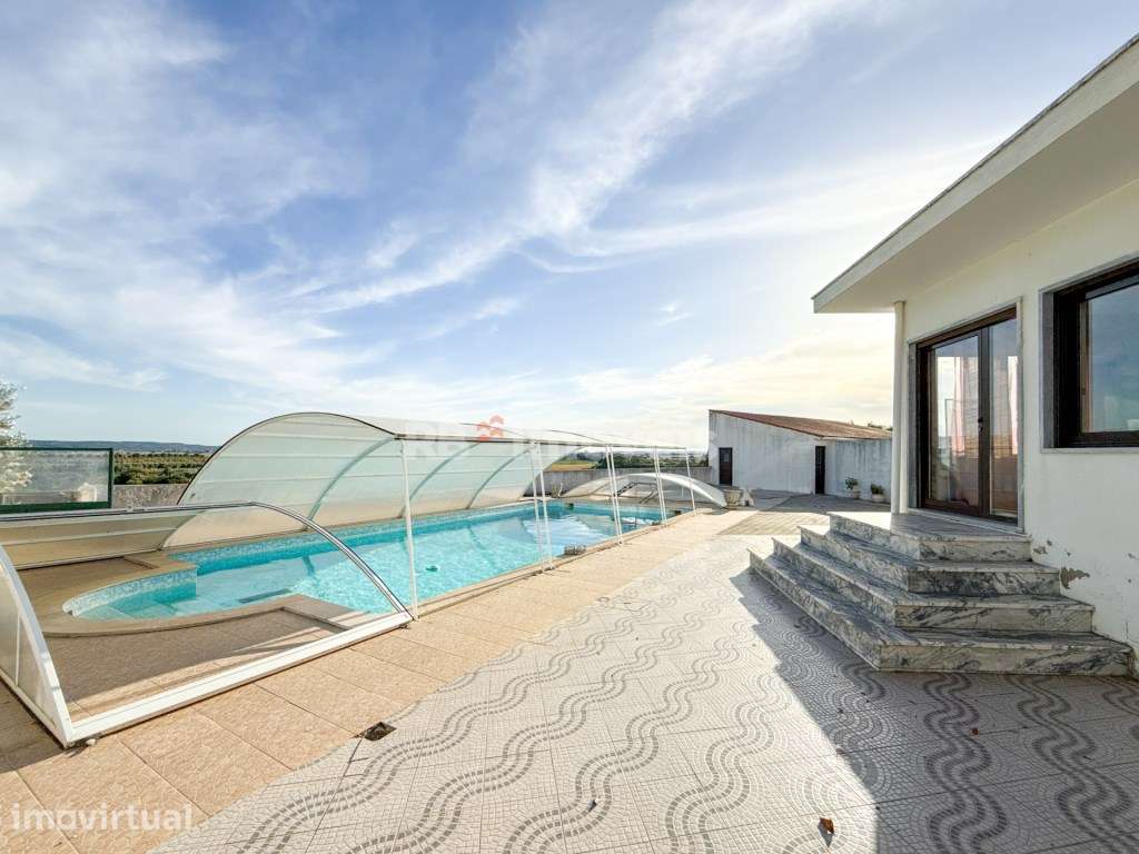 Moradia T4+2 com Piscina, 3 Garagens e Vista Deslumbrante para o Ri... - Grande imagem: 3/60