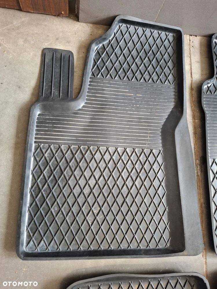 Zestaw dywaników gumowych Fiat 500 2024 rok - 2