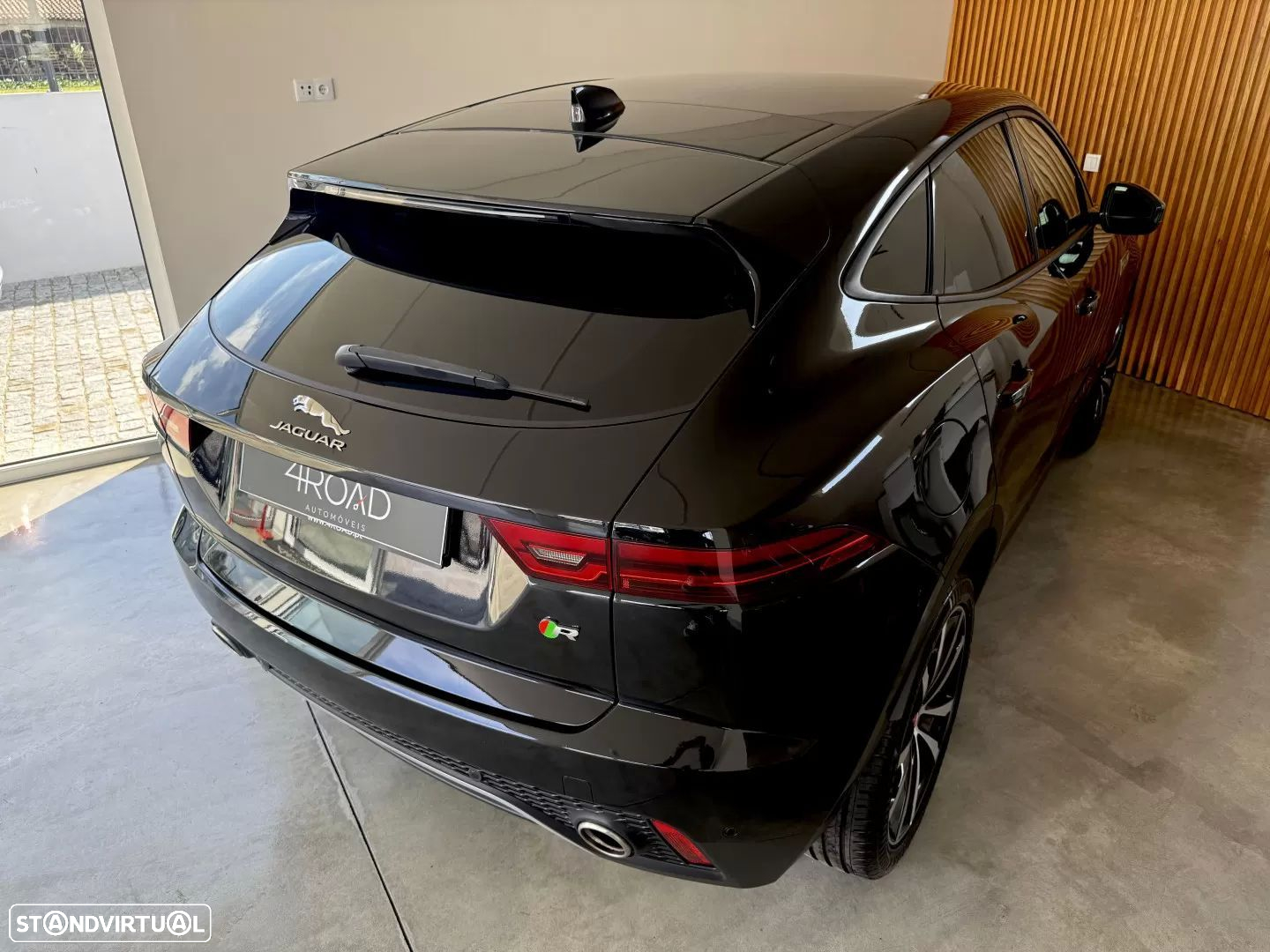 Jaguar E-Pace 2.0 i4D R-Dynamic SE - 42