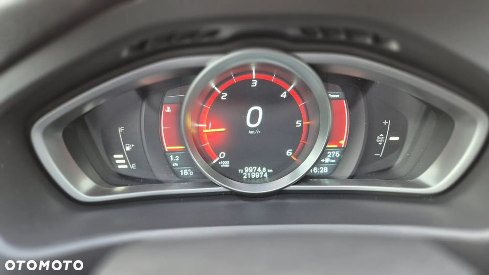 Volvo V40 D2 R-Design - 11