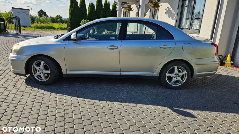 Toyota Avensis 1.8 VVT-i Terra - 2