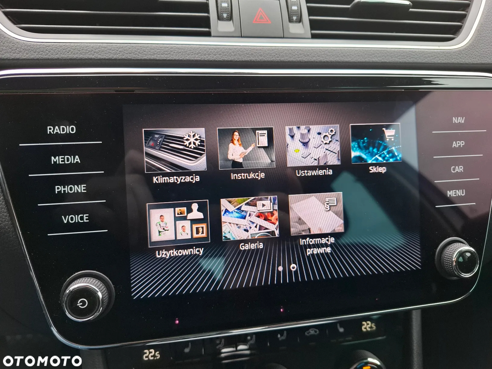 Skoda Superb Combi 2.0 TDI DSG Ambition - 30