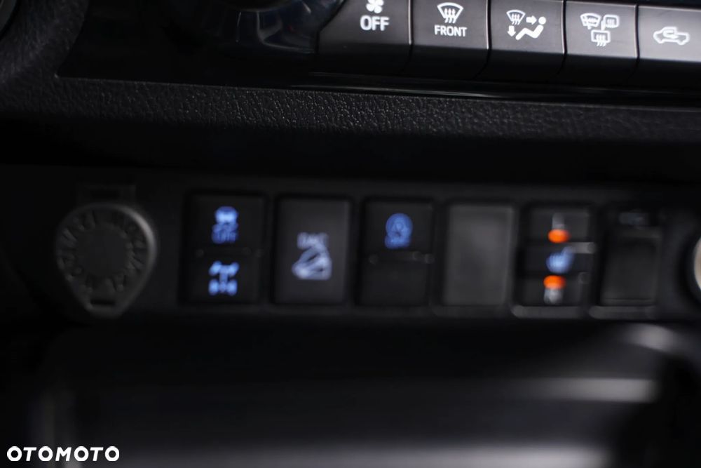 Toyota Hilux 2.8 D-4D Double Cab SR5 4x4 - 28