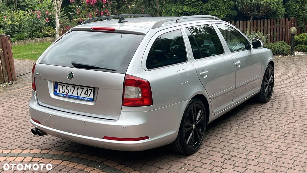 Skoda Octavia Combi 2.0 TSI DSG RS - 4