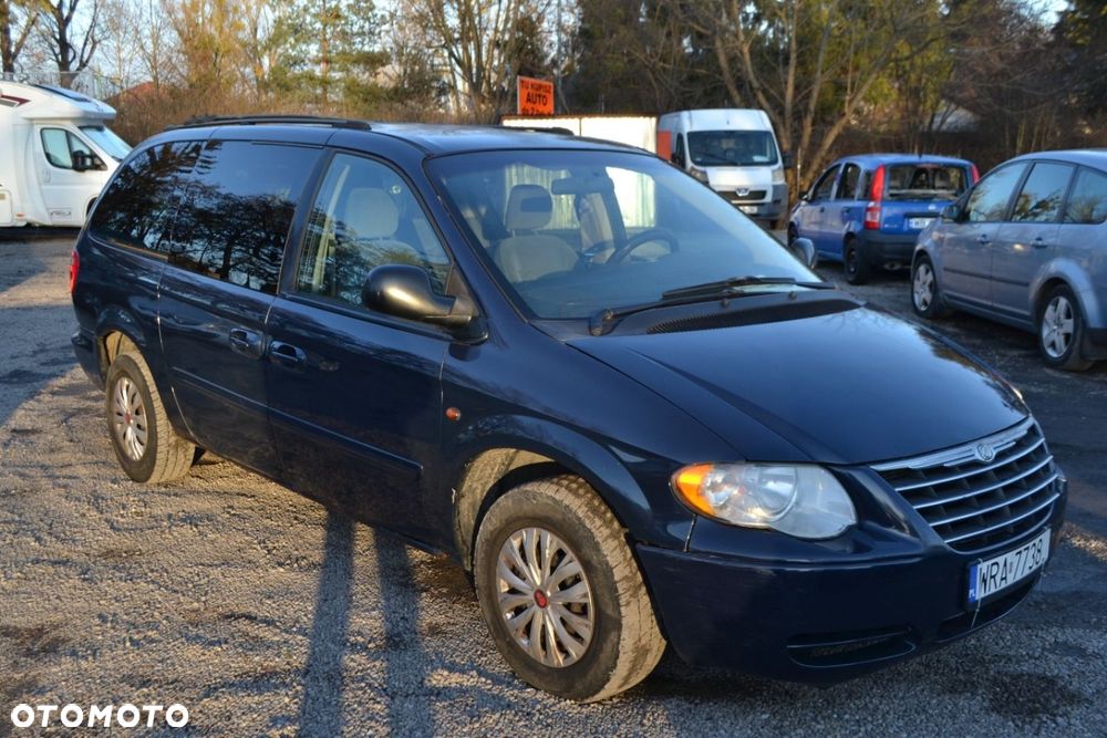 Chrysler Town & Country - 2