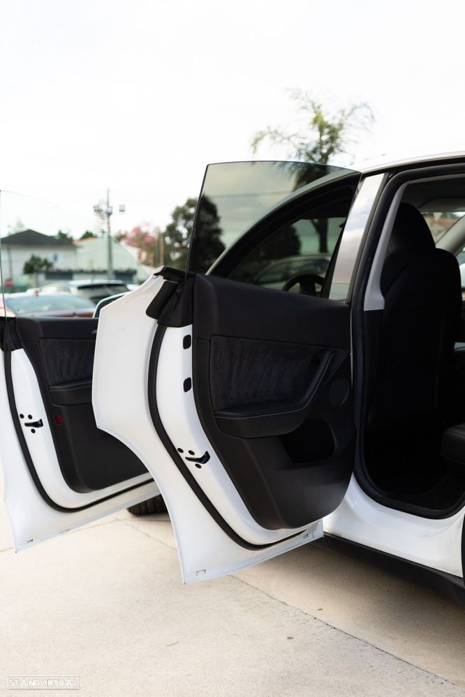 Tesla Model Y Standard RWD - 30