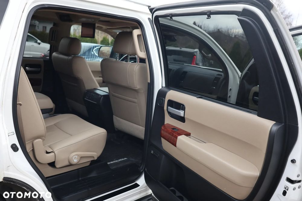 Toyota Sequoia - 15