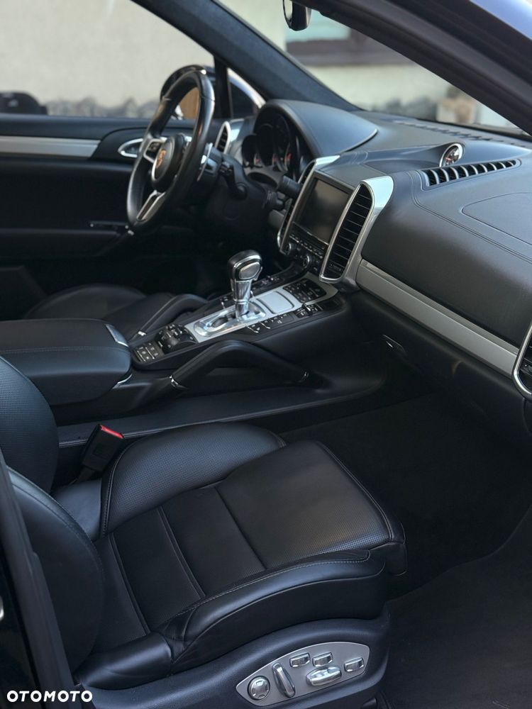 Porsche Cayenne Turbo - 12