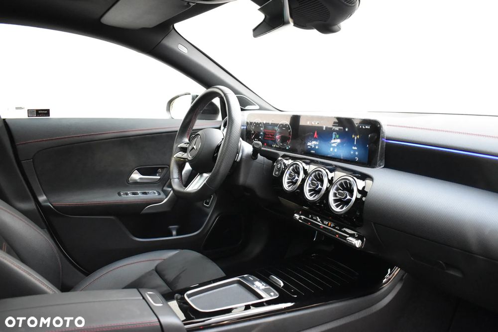 Mercedes-Benz CLA 220 7G-DCT AMG Line - 13