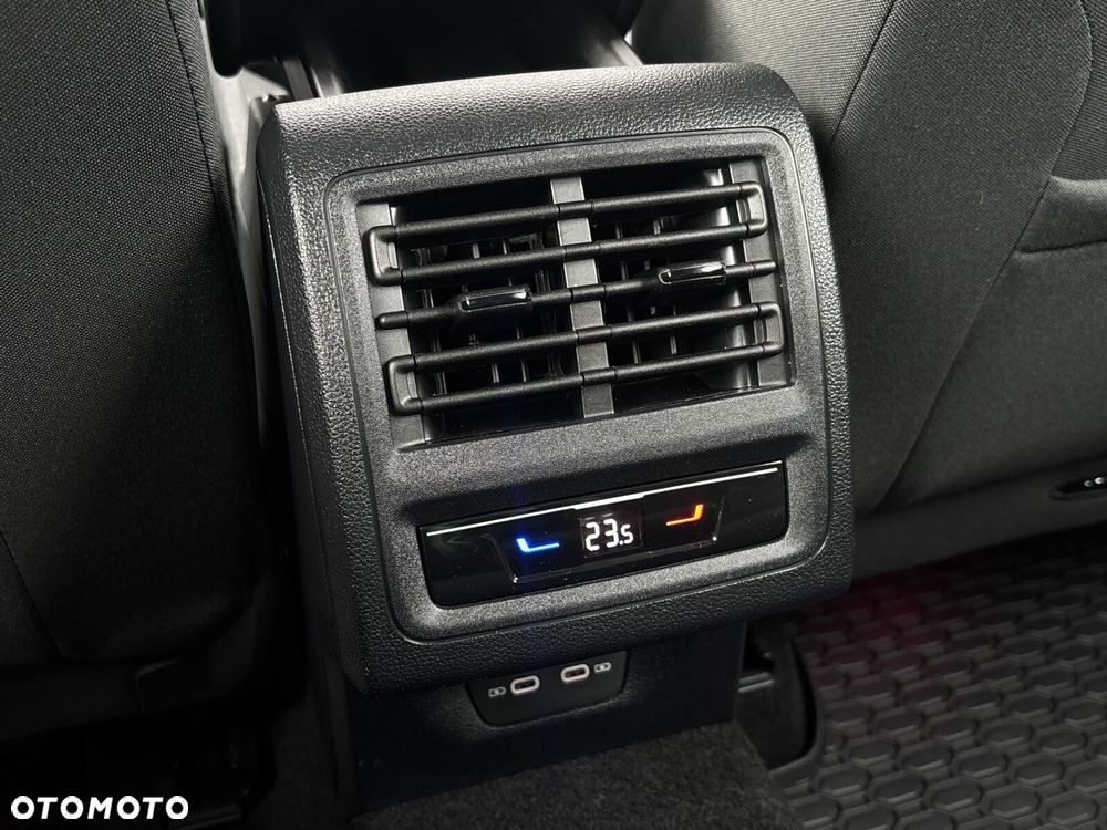 Volkswagen Golf 2.0 TSI Style DSG - 32