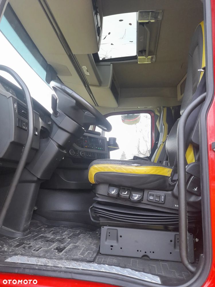 Volvo FH 16 650koni 6x2 OŚ SKRĘTNA PODNOSZONA // JEDYNY TAKI// RAMA DO ZABUDOWY// HDS dzwig żuraw do lasu drewna tarcicy // DO ŻYWCA// asenizacyjny// HOLOWNIK// FULL opcja ze SZWAJCARI - 13