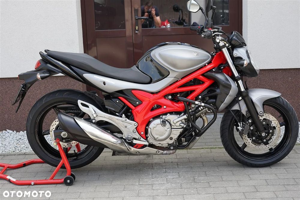 Suzuki Gladius - 2