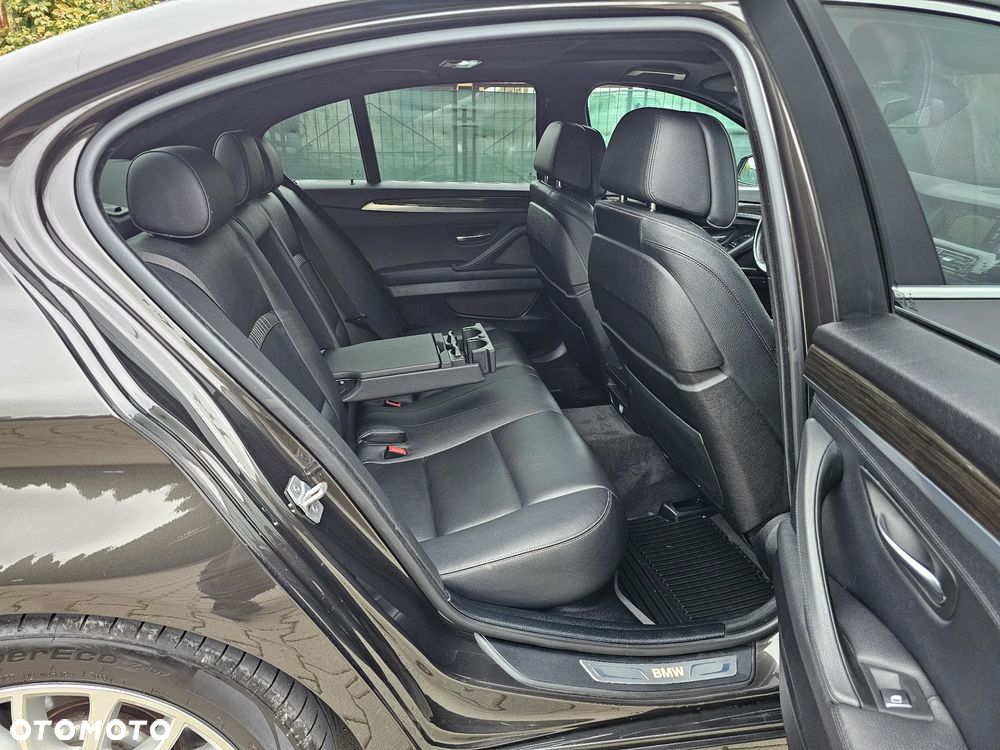 BMW Seria 5 525d Luxury Line - 26