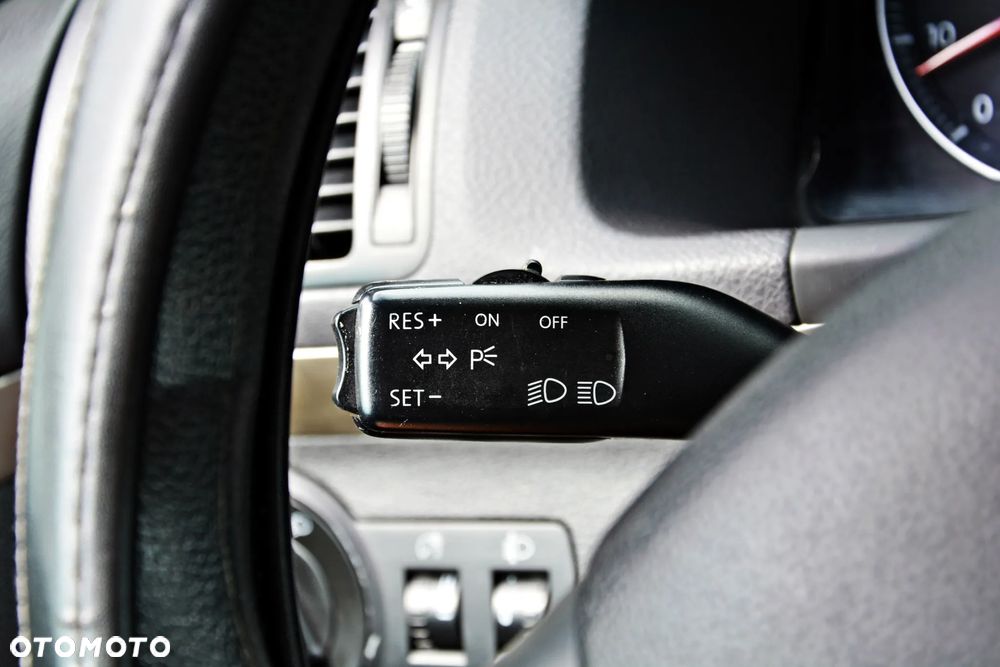 Volkswagen Touran 1.6 Basis - 26