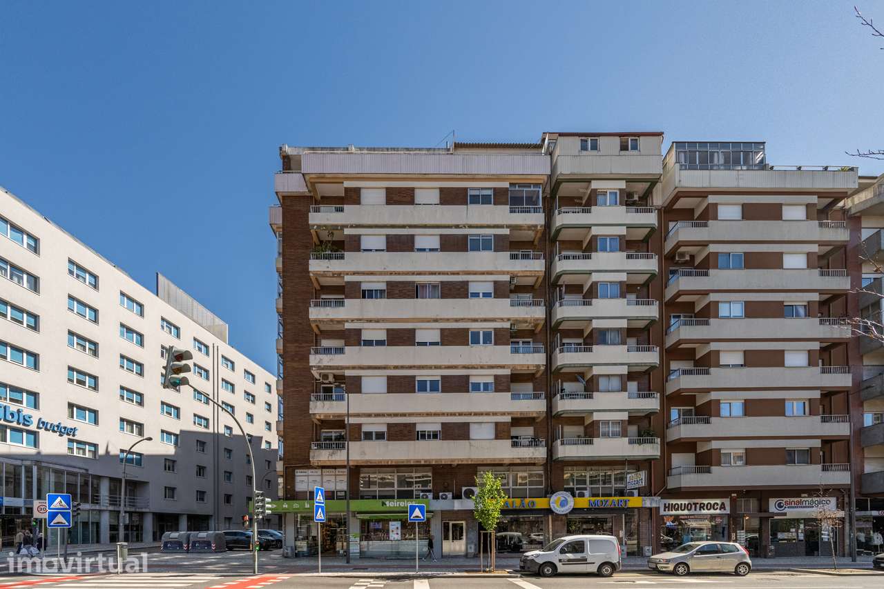 Apartamento T2+2 em plena Avenida da Liberdade - Grande imagem: 3/31