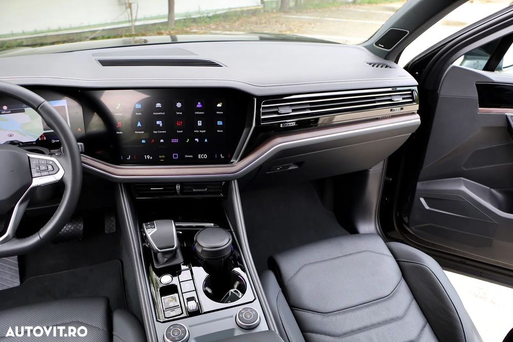 Volkswagen Touareg V6 TSI 4MOTION Elegance - 32