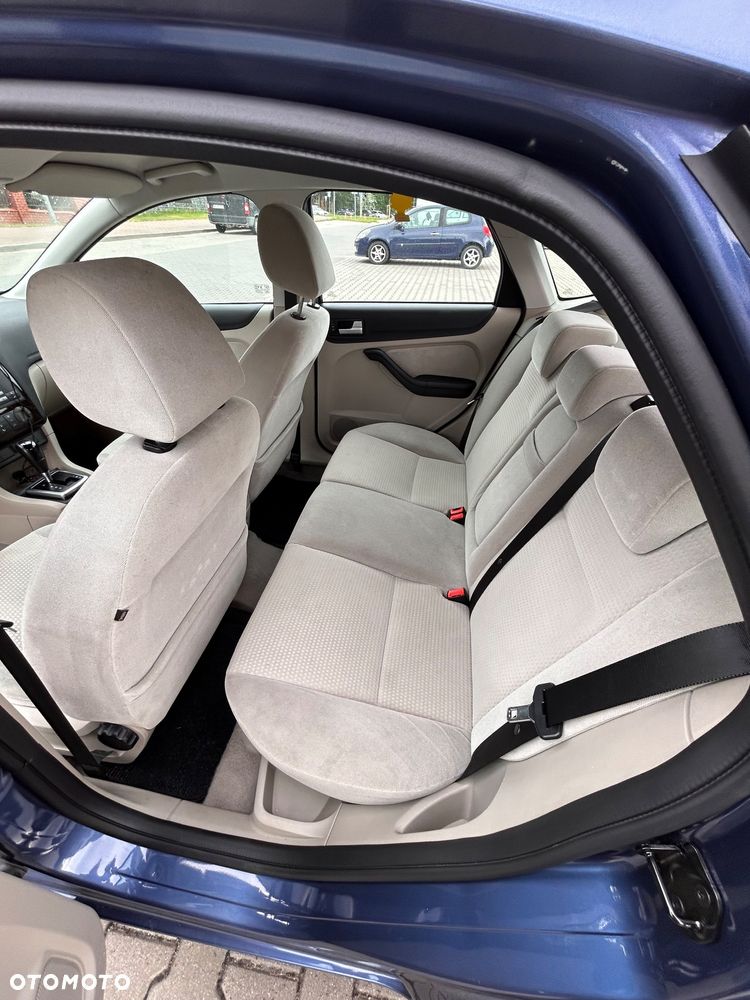 Ford Focus 2.0 Ghia - 10