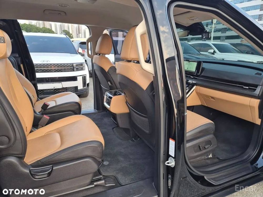 Kia Carnival - 17
