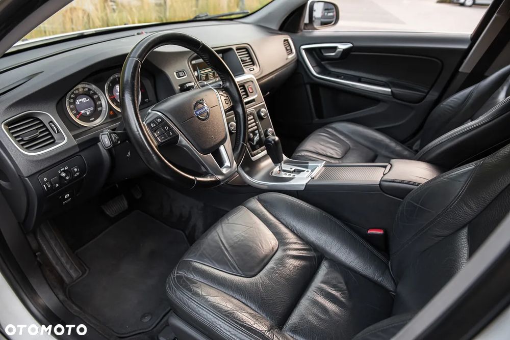 Volvo V60 D3 Geartronic Summum - 15