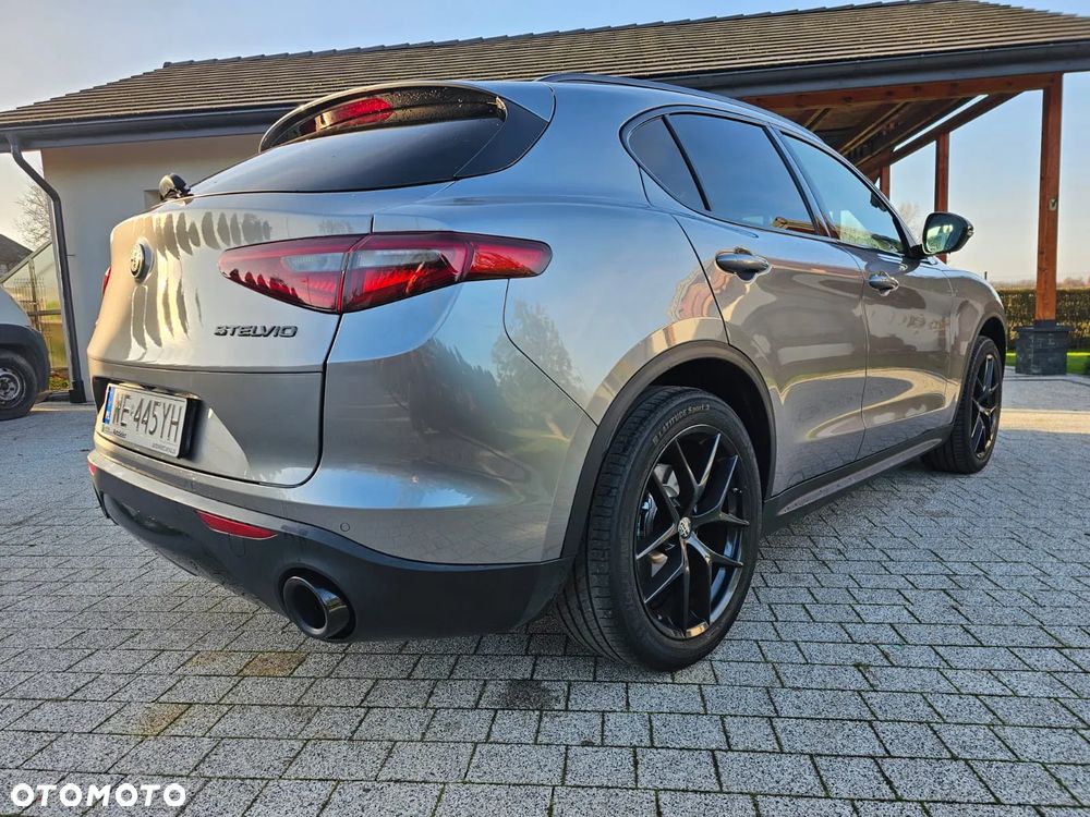 Alfa Romeo Stelvio 2.0 Turbo B-Tech Edition Q4 - 28