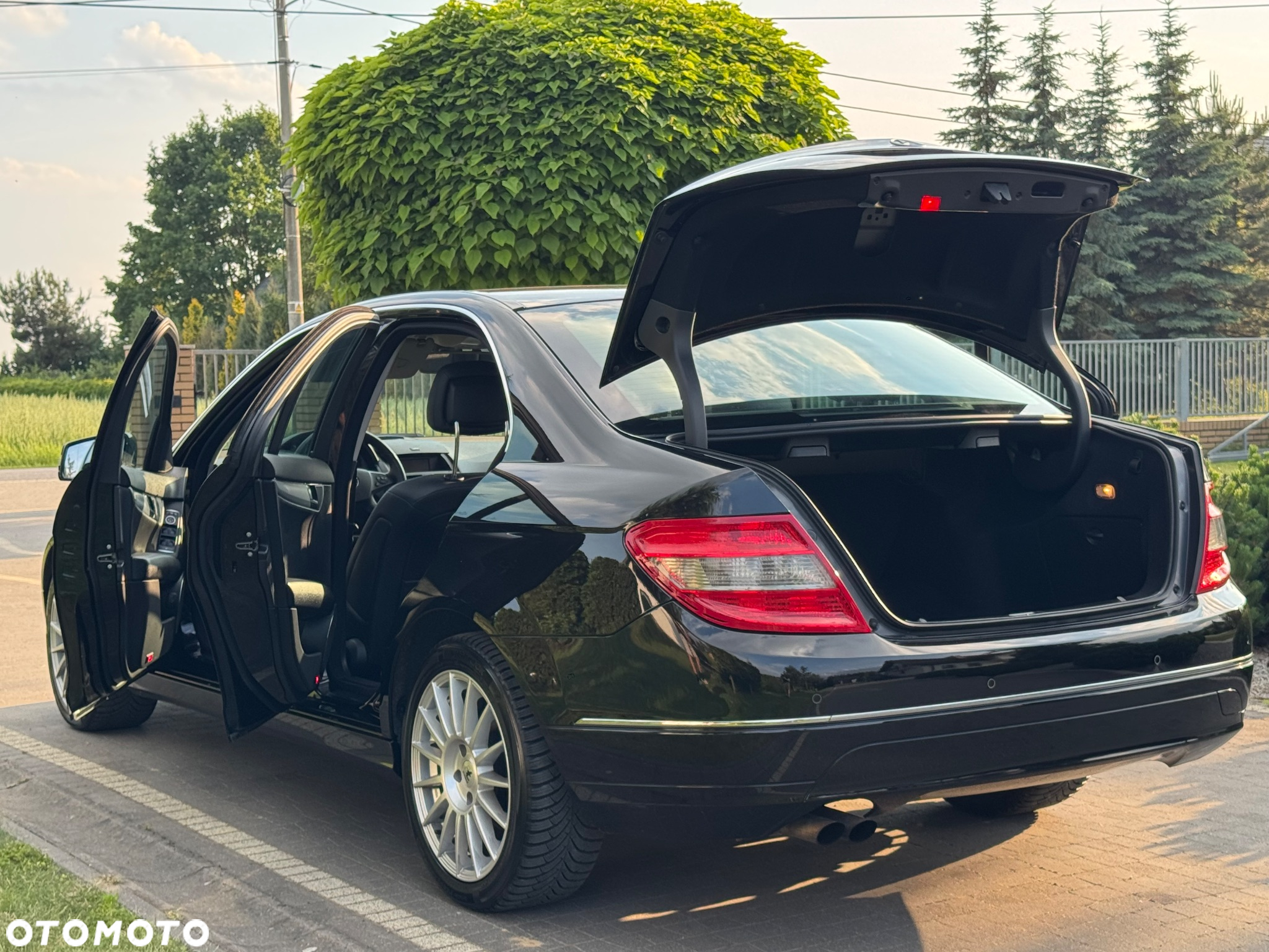 Mercedes-Benz Klasa C 180 T CGI Automatik BlueEFFICIENCY - 15