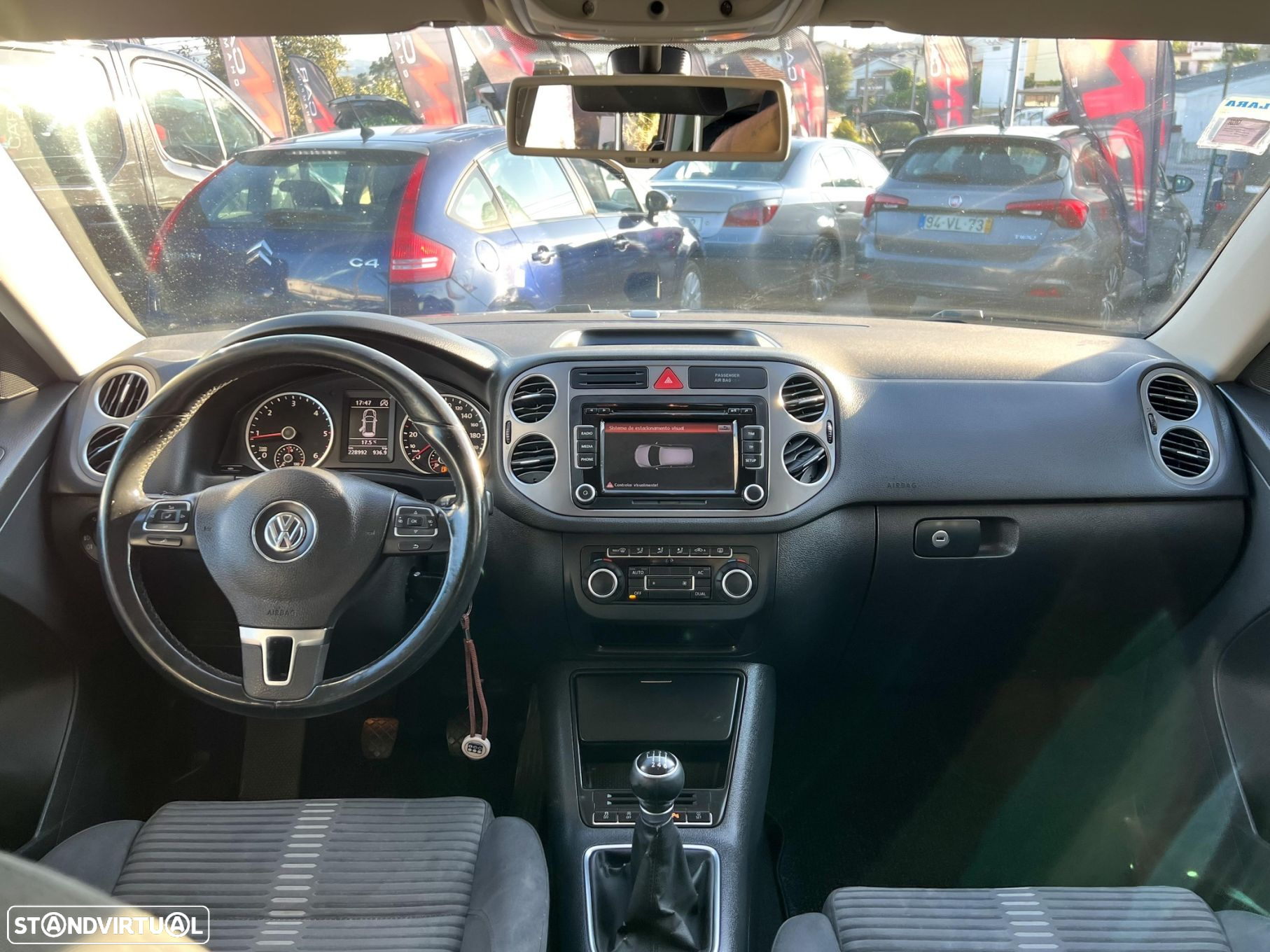 VW Tiguan 2.0 TDI Sport BlueMotion - 14