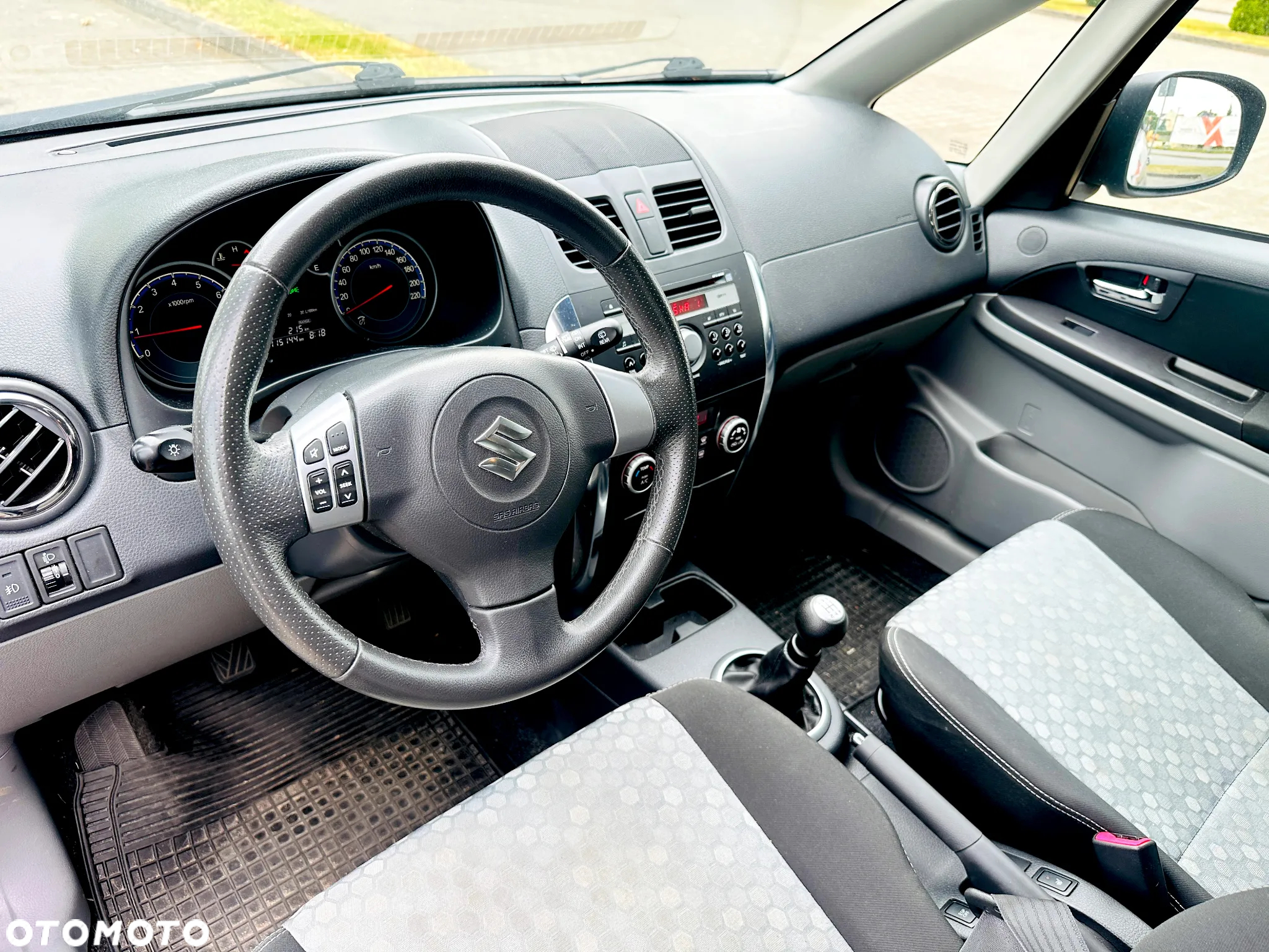 Suzuki SX4 1.6 Premium - 22