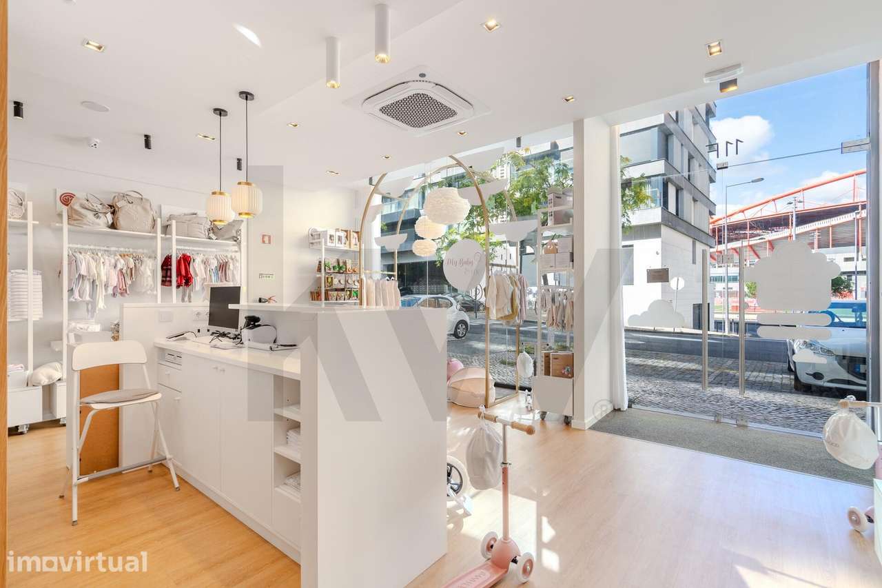 Espaço Comercial situado no Condomínio Lux Garden em Benfica - Grande imagem: 3/29