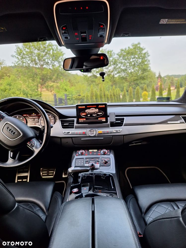 Audi S8 - 12