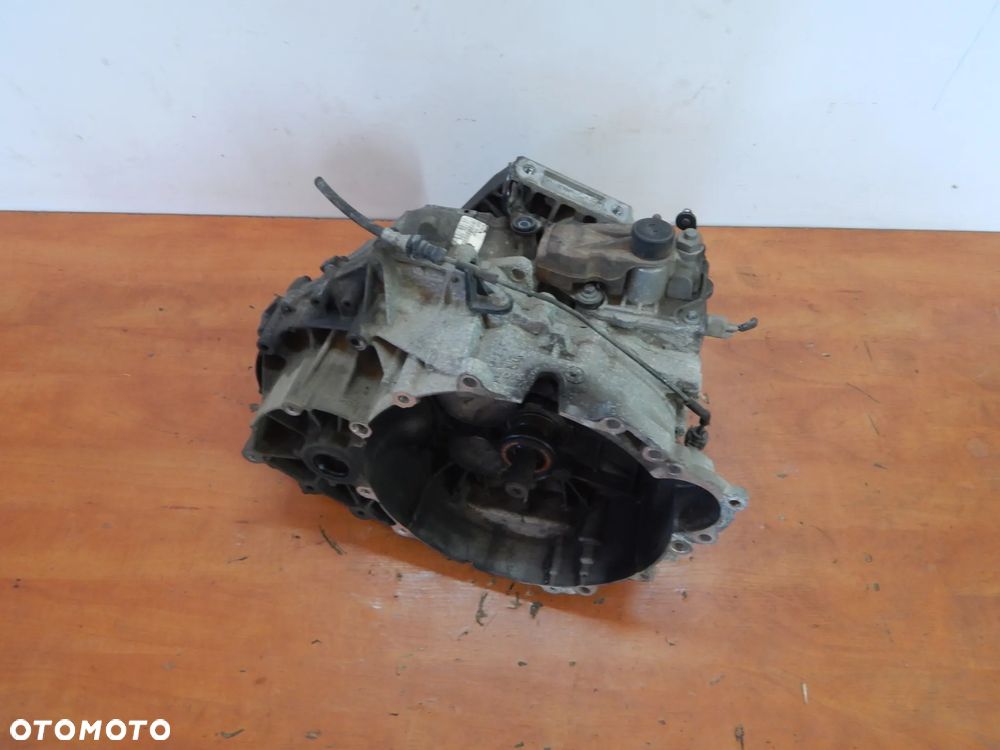 Skrzynia biegów 2.5 T benzyna  VOLVO v50 s40 s80 c30 v70 03-15  Łuków części - 1