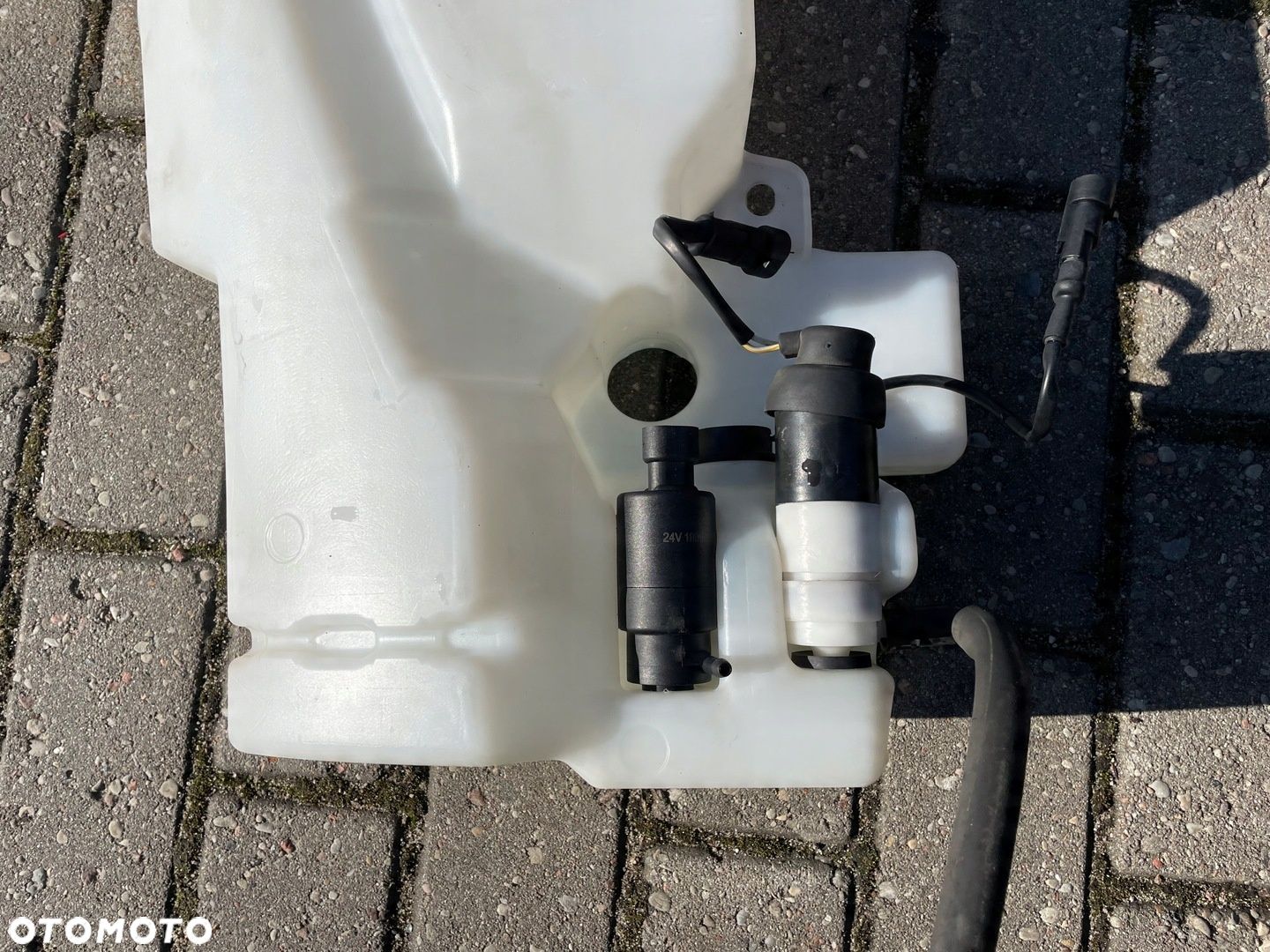 Pompka Spryskiwaczy Lamp Wycieraczek Iveco Stralis Hi Way - 1