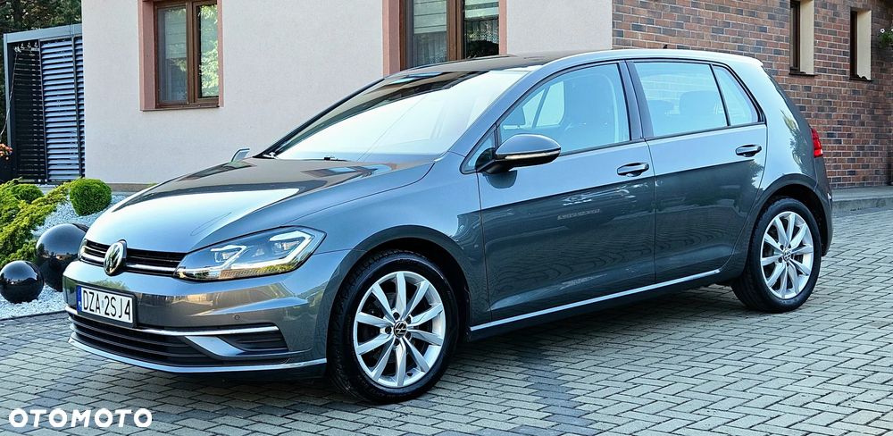 Volkswagen Golf - 1