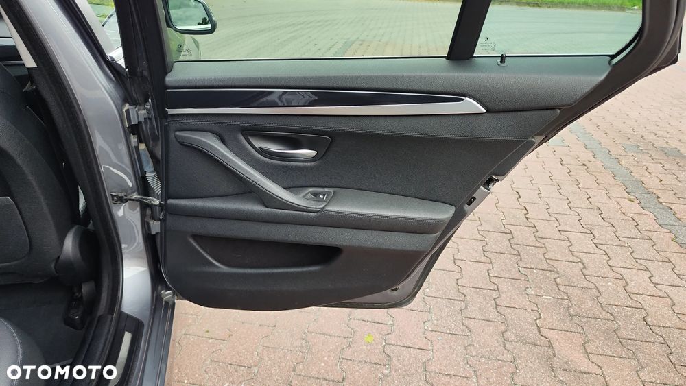 BMW Seria 5 520d - 29