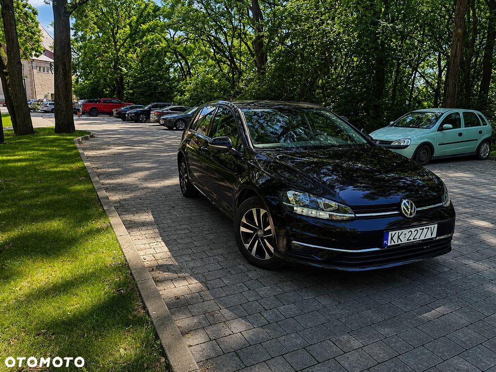 Volkswagen Golf - 6