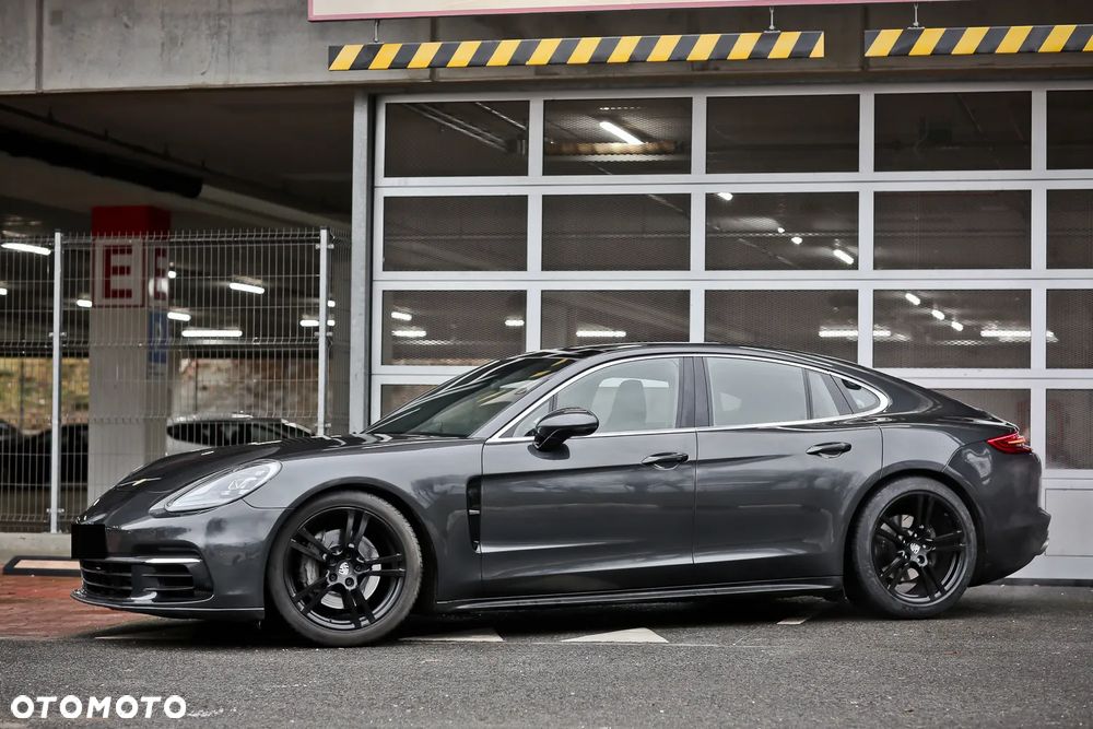 Porsche Panamera 4S - 9