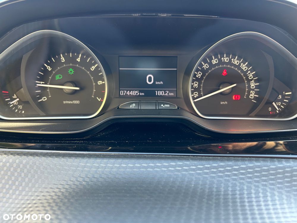 Peugeot 208 PureTech 110 Stop & Start Allure - 17