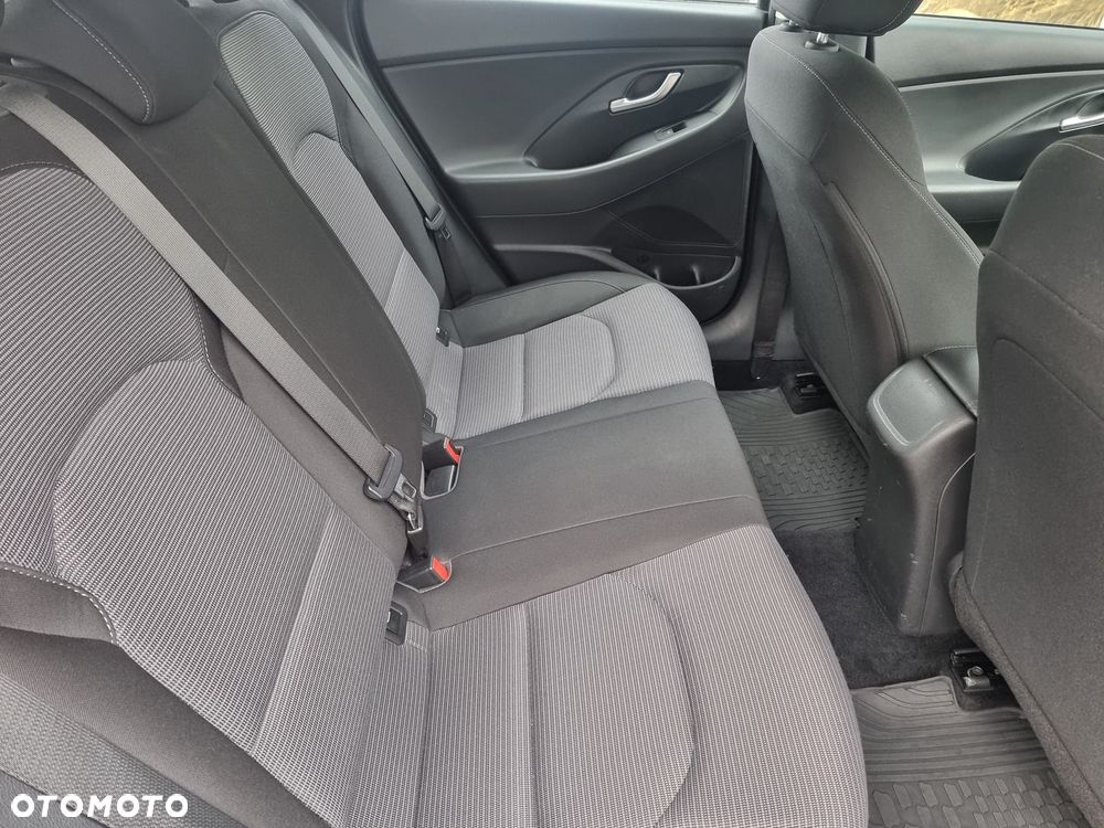 Hyundai i30 1.5 DPI Classic + - 19