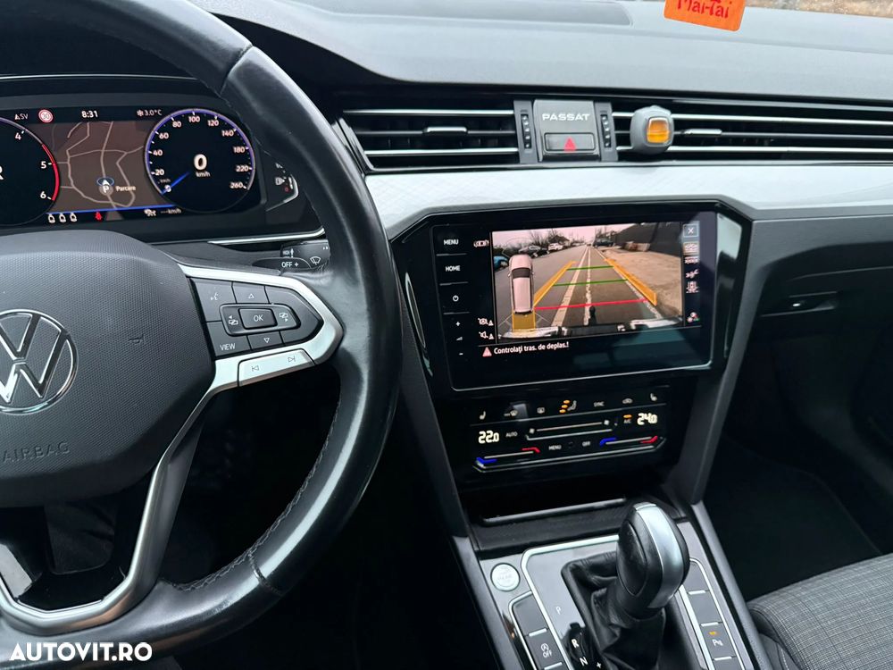 Volkswagen Passat Variant 2.0 TDI SCR DSG Elegance - 9