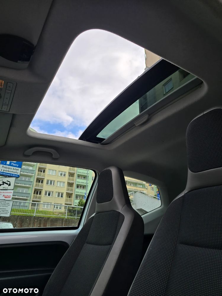 Volkswagen up! black style - 12