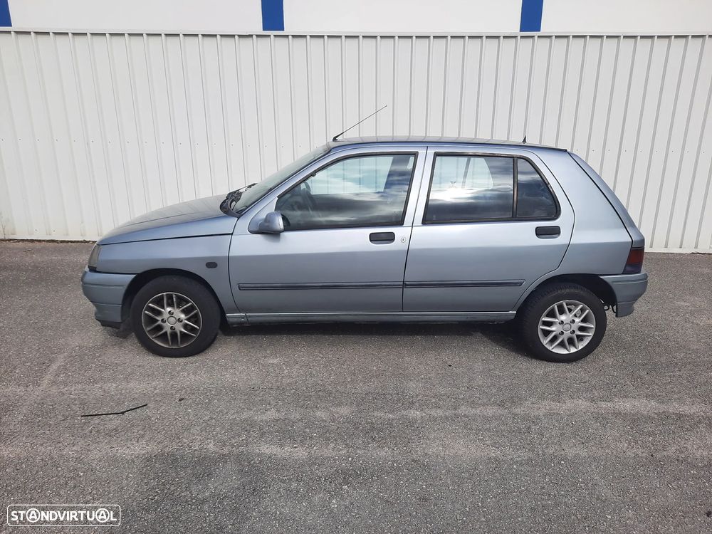 Renault Clio 1.9 RT - 1